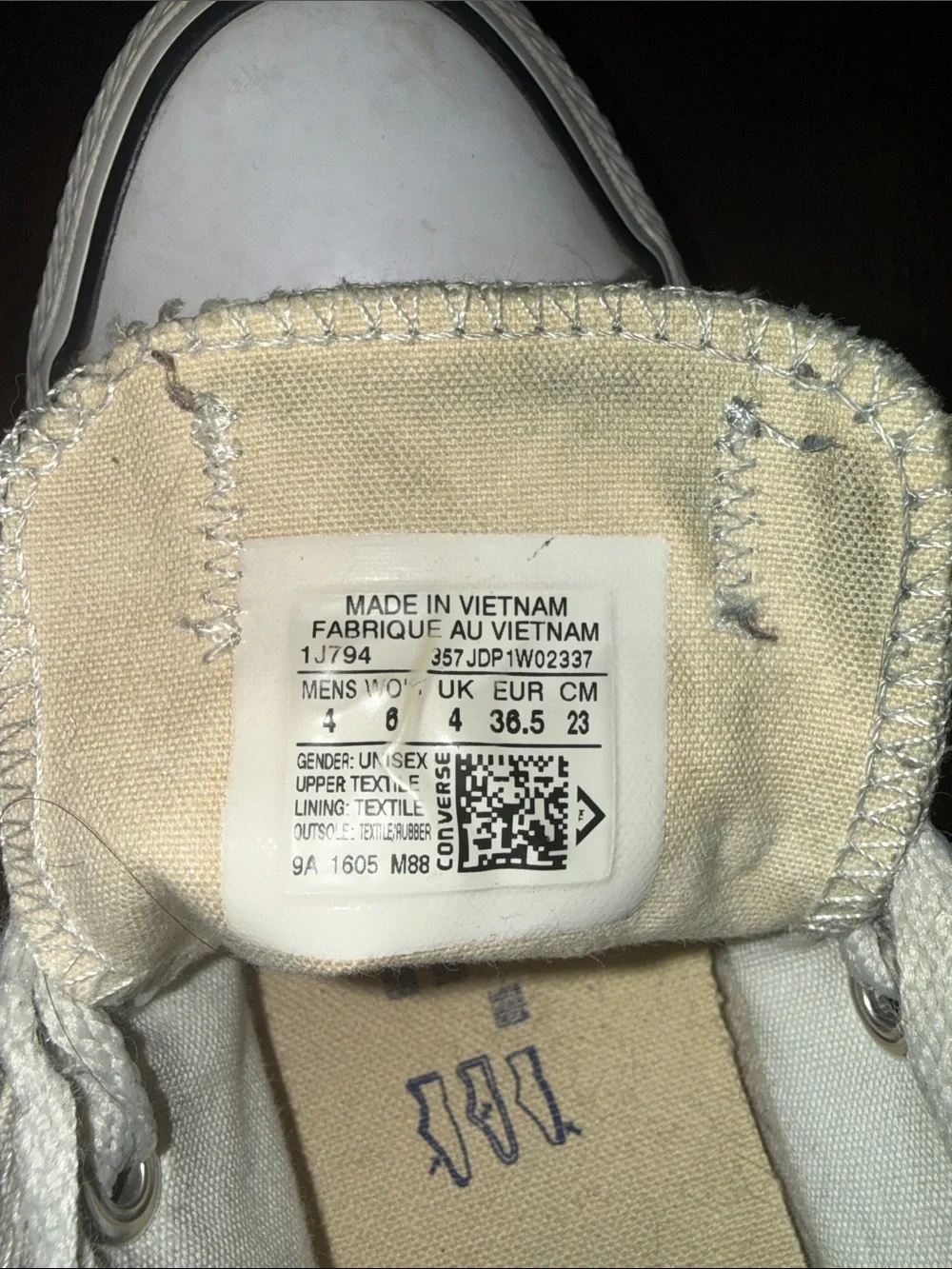 Converse  Low Top Sneakers in Light Gray and White Size 6